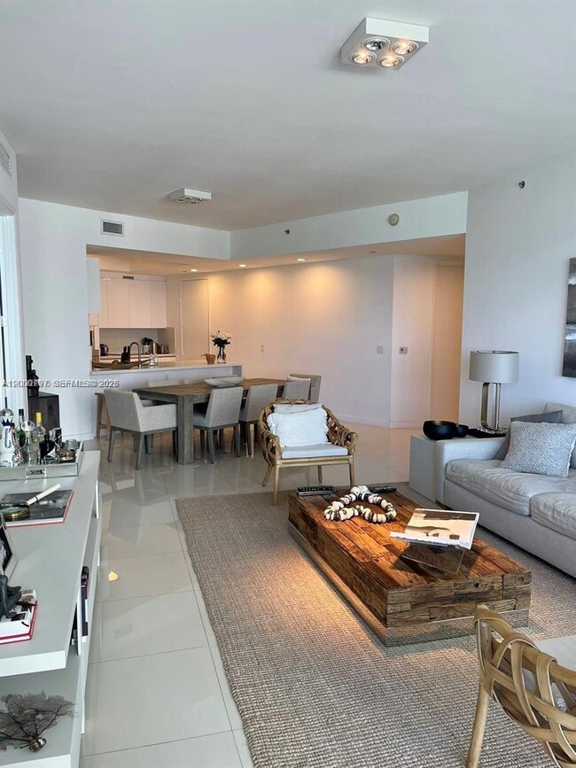 Building Photo - 15811 Collins Ave