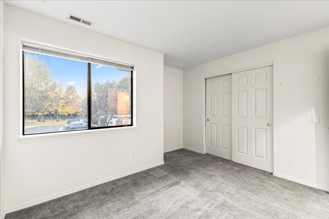 Building Photo - 2-bedroom 2-bathroom condo, located steps from the Boise River Greenbelt