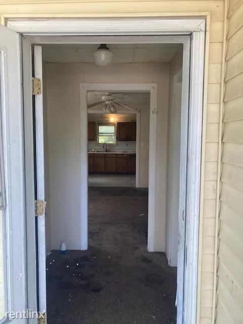 Building Photo - 4 br, 1 bath House - 2111 North Gale Avenue