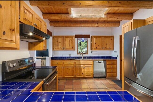 Building Photo - 10 Monte Alto Pl