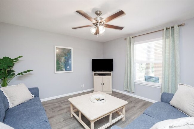 Building Photo - 14921 Windward Dr