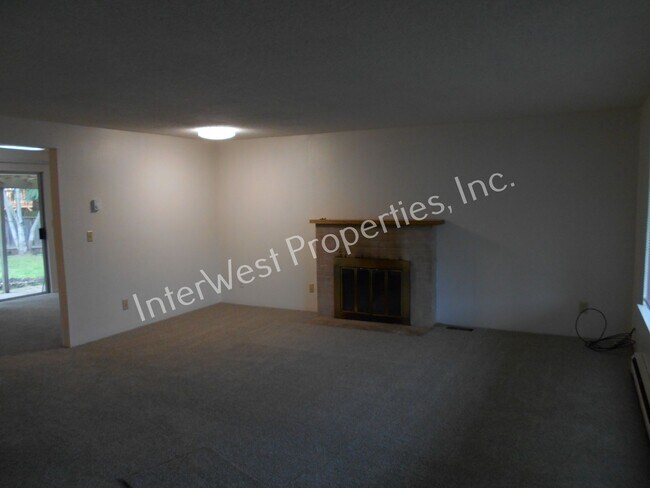 Building Photo - 6627-6627 SW 201st Ct