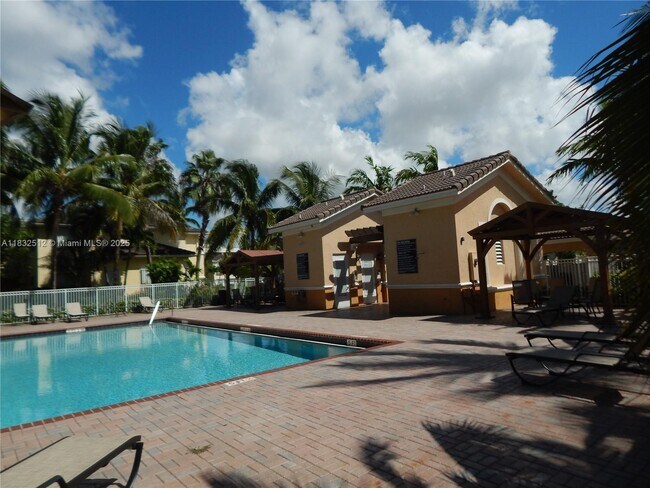 Building Photo - 320 SW 87th Ct