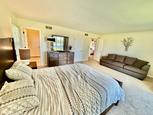 Building Photo - Escape to Luxury: Your Private Oasis on a ...
