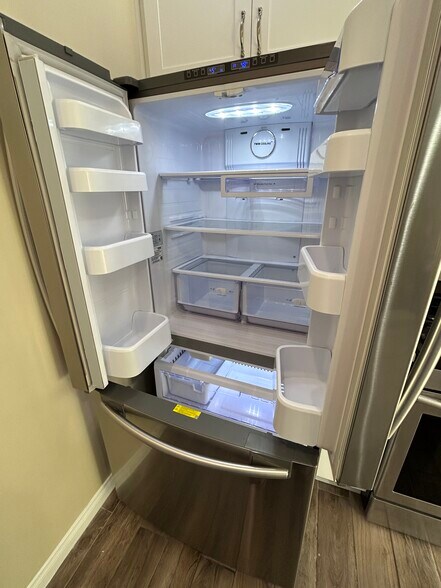 Building Photo - 975 S Idaho St