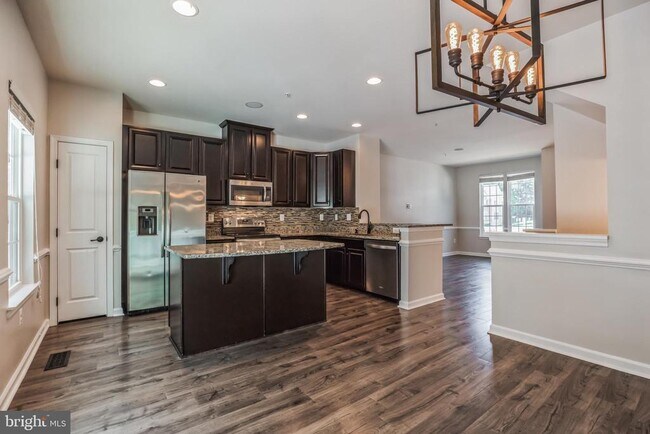 Building Photo - 8443 Clear Spring Dr