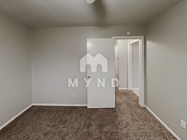 Building Photo - 3818 Heatherbrook Dr