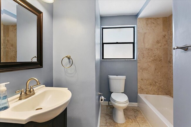 Building Photo - Beautiful home in desirable San Marco area!