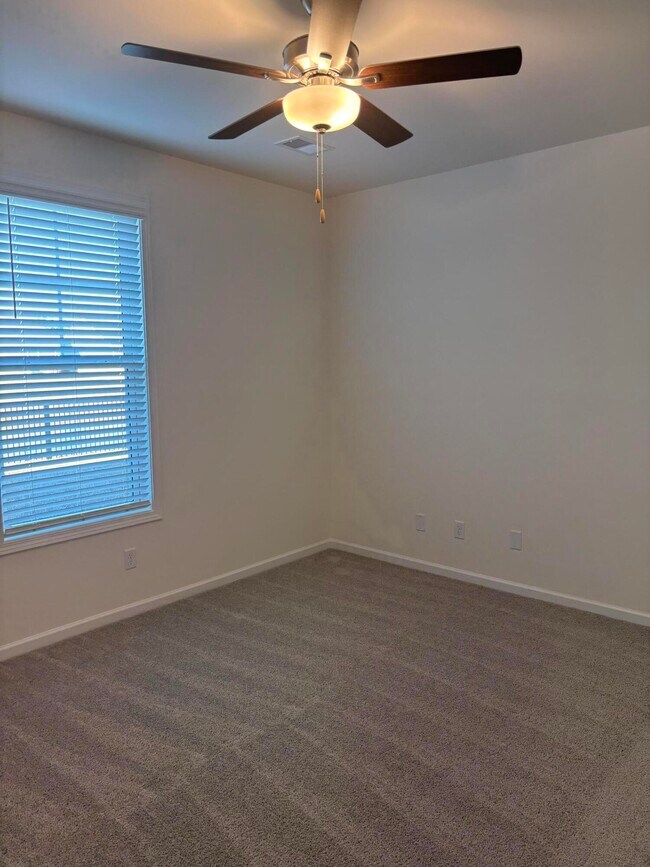 Building Photo - 370 Acorn St