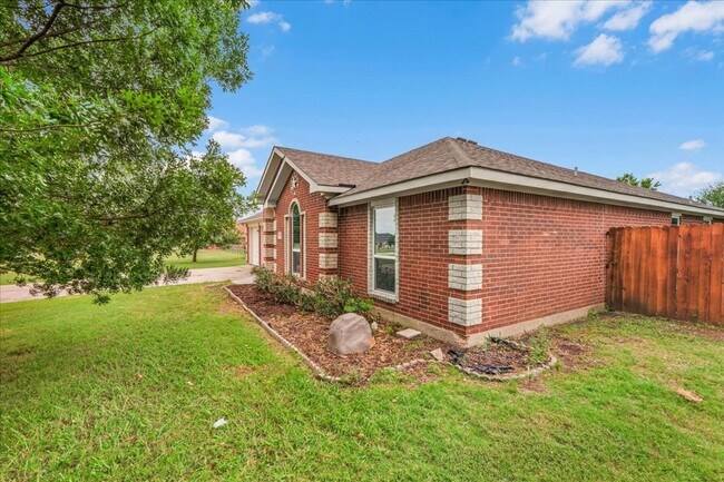 Building Photo - Luxury Lease on 1+ Acre with Saltwater Pool & Workshop in Ponder ISD!