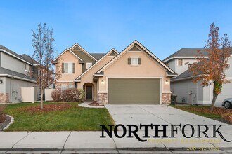 Building Photo - Stunning Meridian Home