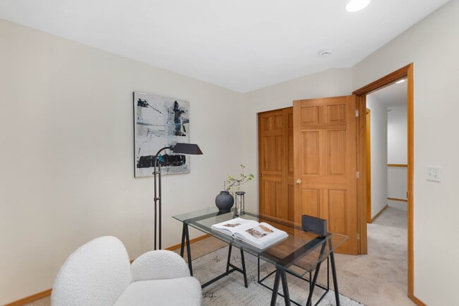 Building Photo - 1/2 OFF FIRST MONTHS RENT IF LEASE SIGNED BY 9/15!! Beautiful End-Unit Townhome in Highland Parc ...