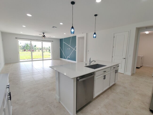 Building Photo - 8173 Sternway Rd