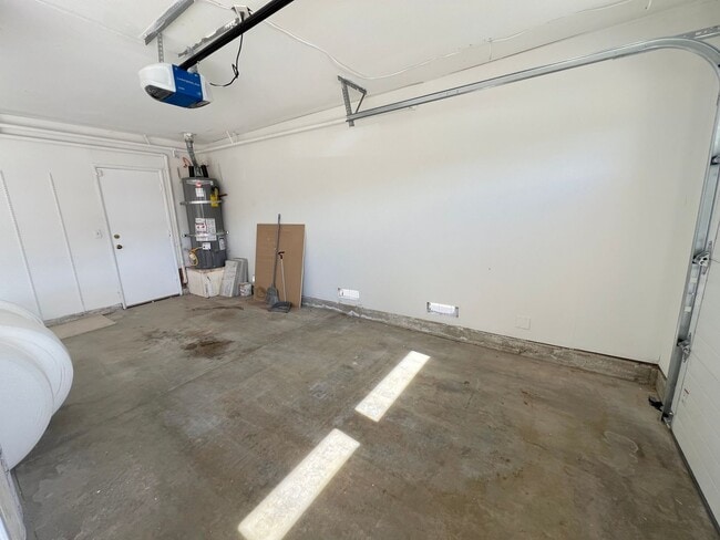 Building Photo - Large 4 bedroom home now available in Walnut