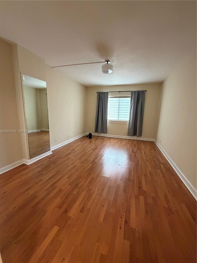 Building Photo - 100 Edgewater Dr