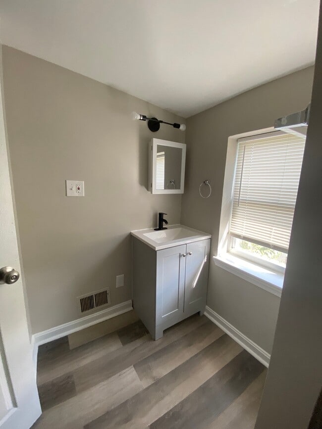 Building Photo - 1725 Lemmon St