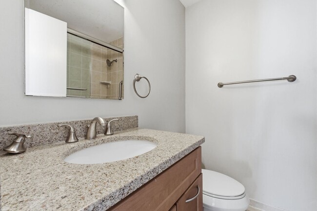 Building Photo - 5BR / 3BA Home with Flexible Living Space & Tree-Lined Views