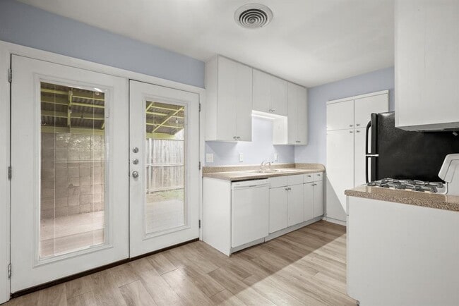 Building Photo - 2021 Wheless Ln