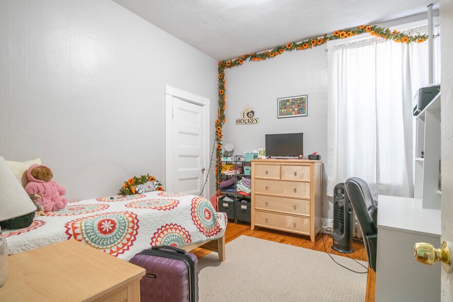 Building Photo - 872 Huntington Ave