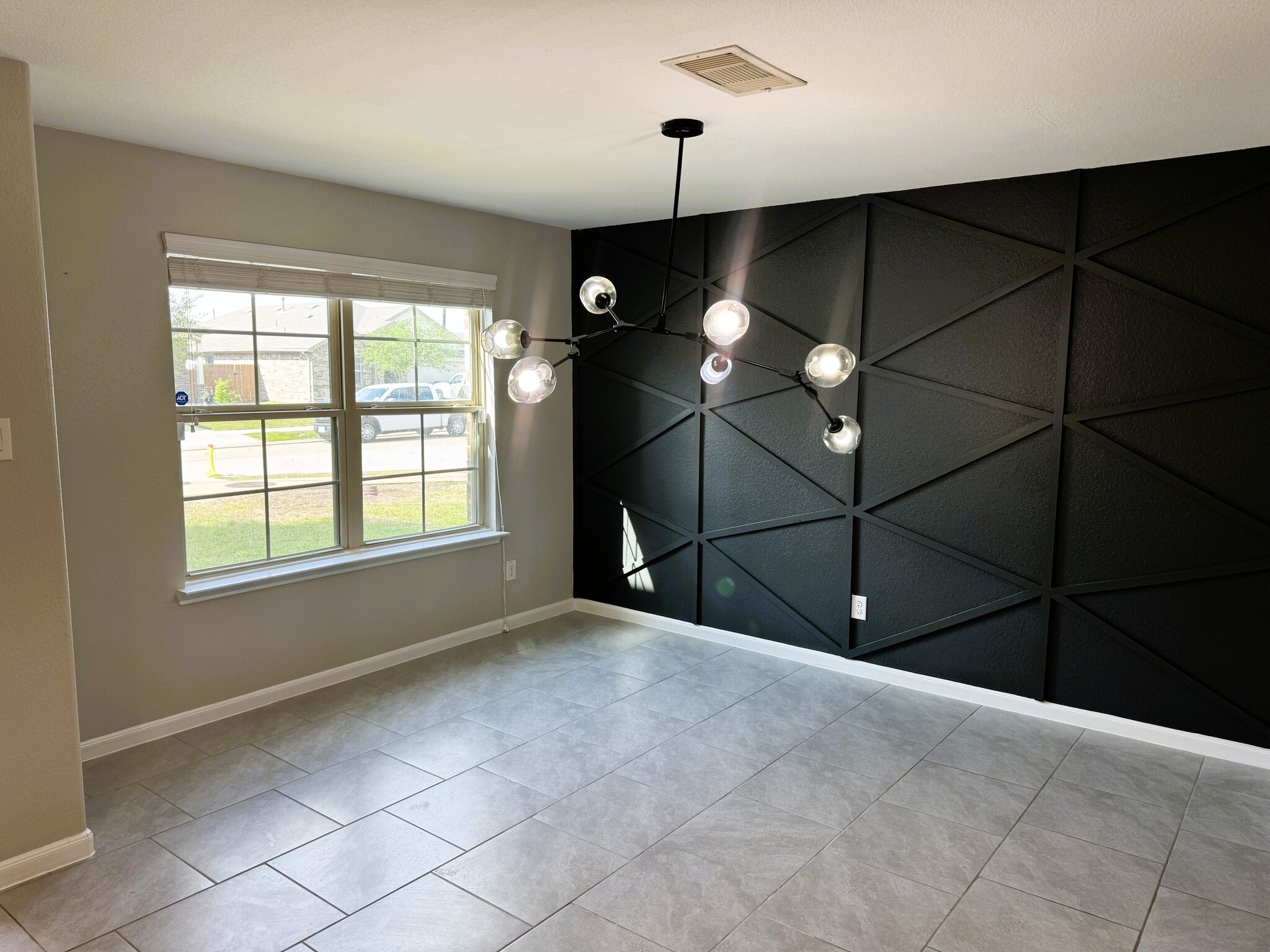 Building Photo - 615 Calm Ct