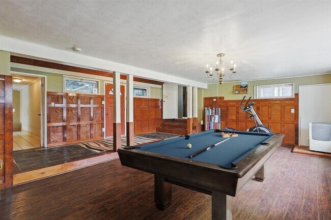 Building Photo - Amazing Historic 1940's Home in Original C...