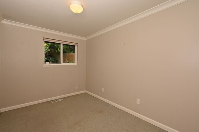 Building Photo - 5008 Puget Blvd SW
