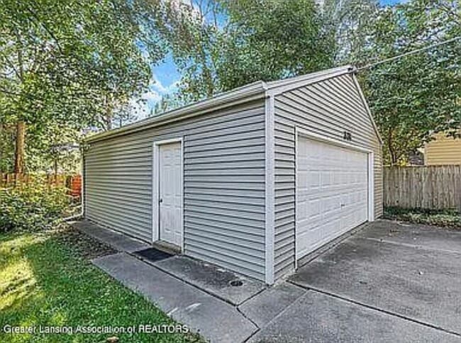 Building Photo - 331 W Saginaw St