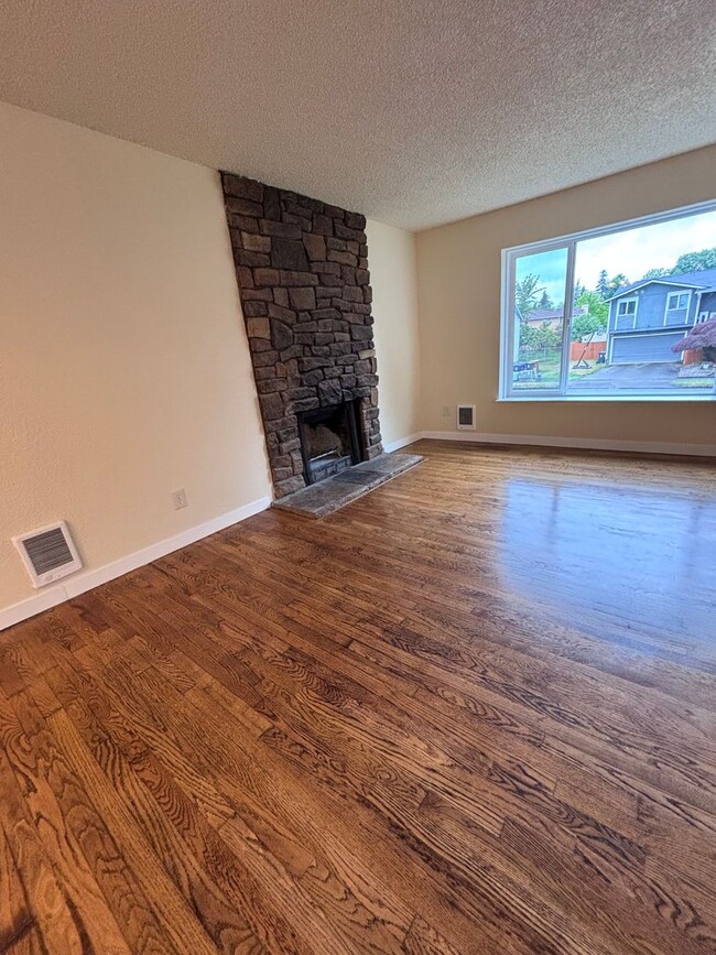 Building Photo - Desired NE Tacoma Community