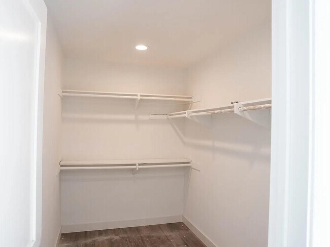 Building Photo - 1364 Pillsbury Ln