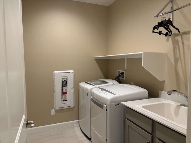 Building Photo - Stylish 2-Bedroom Oasis Domani, Residents ...