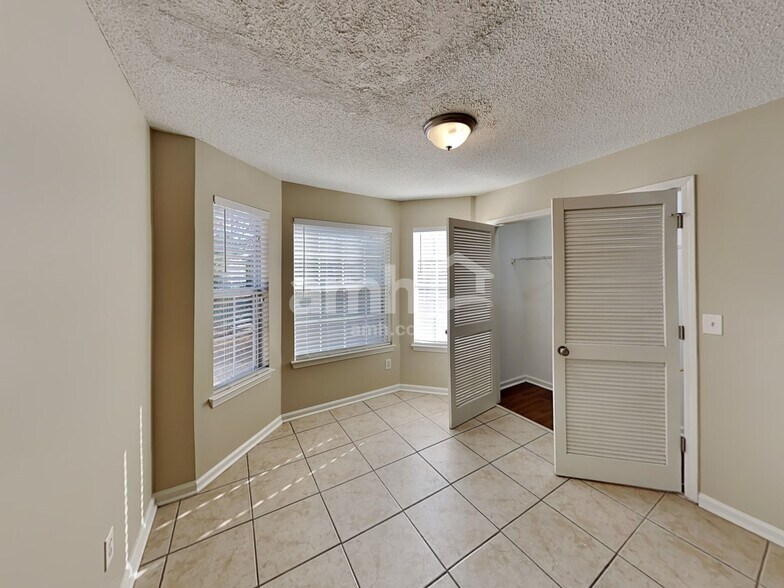 Building Photo - 3555 Spring Mesa Dr