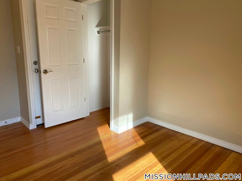 Building Photo - 119 George St