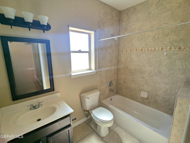 Building Photo - 1001 Half Moon Pass