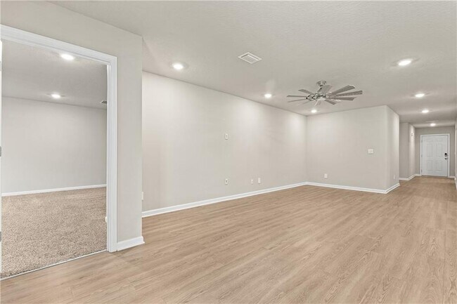 Building Photo - 6028 Creek Side Trl
