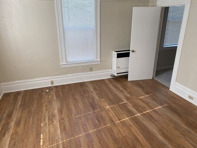 Building Photo - Charming 1-Bedroom, 1-Bathroom Ground Floor Apartment