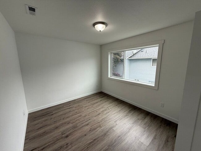 Building Photo - 2603 SW Pickford St