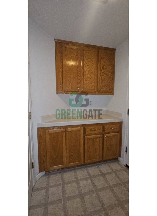 Building Photo - Beautiful 4 Bedroom, 3 Bathroom Home in Tr...