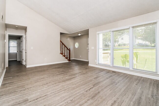 Building Photo - 3106 Calumet Cir NW