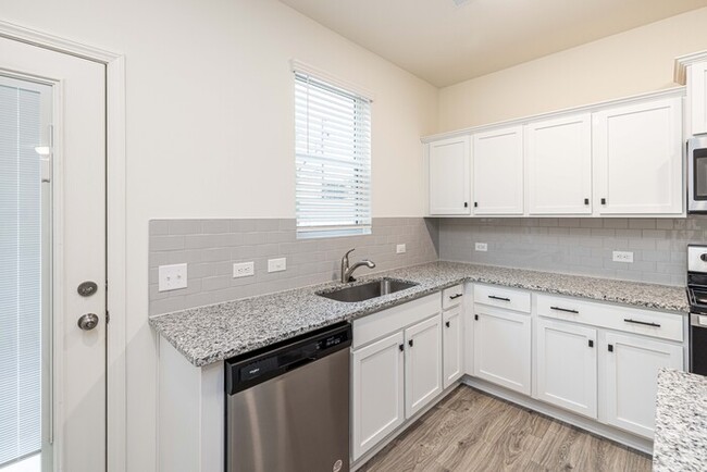 Building Photo - Townhome community with 3 br 2.5 Ba near I...