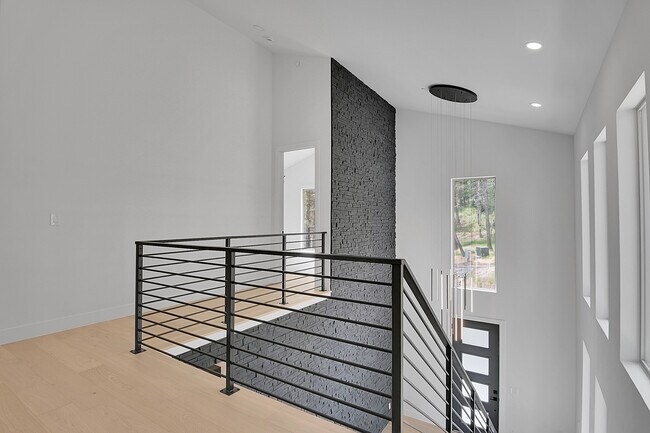 Building Photo - 28229 Juniper Dr