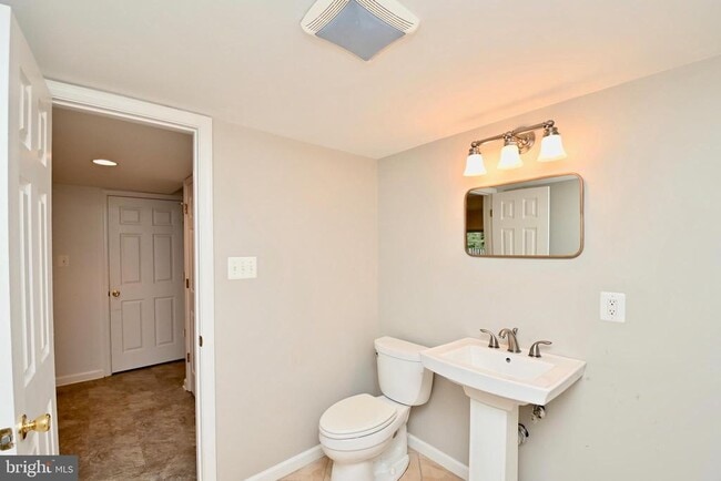 Building Photo - 10048 Wood Sorrels Ln
