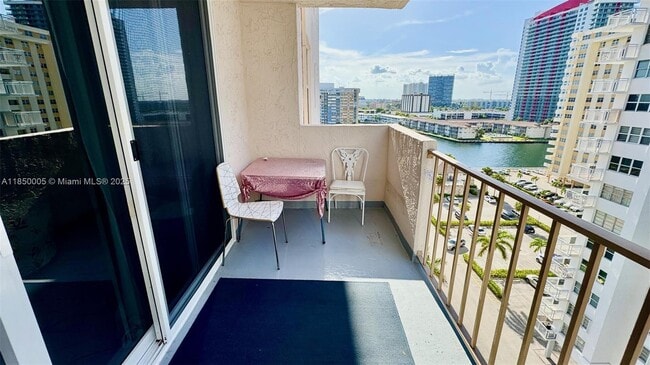 Building Photo - 1865 S Ocean Dr