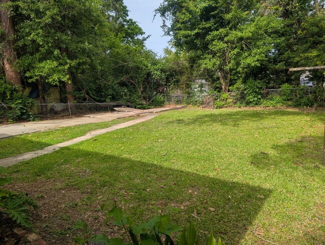 Building Photo - Two bedroom house available for rent in La...