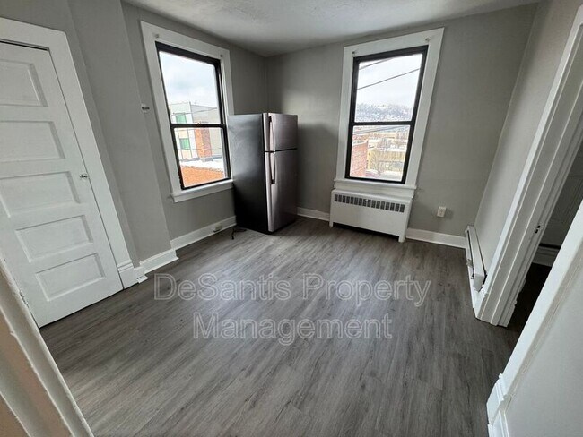 Building Photo - 810 Amity St