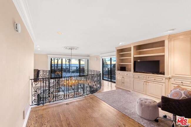 Building Photo - 833 Ocean Ave