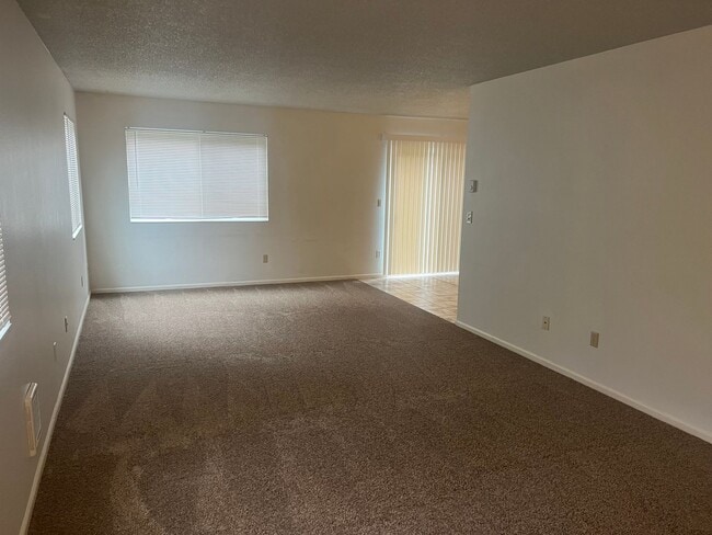 Building Photo - Application Pending - 3 Bedroom Condo for Rent - Hood River