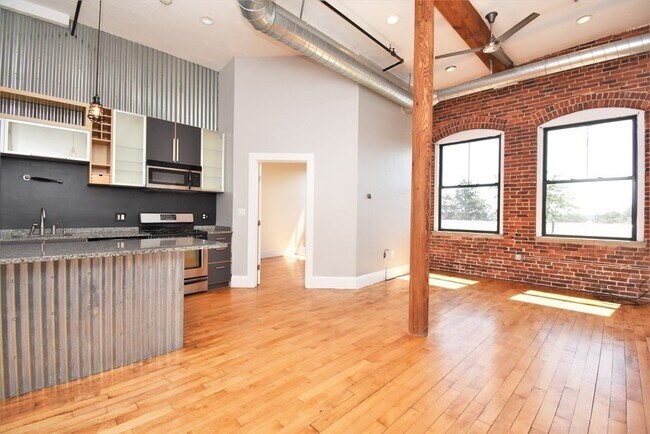 Building Photo - 281 Essex St