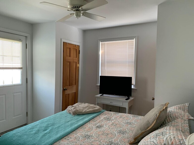 Building Photo - 207 N Harding Ave