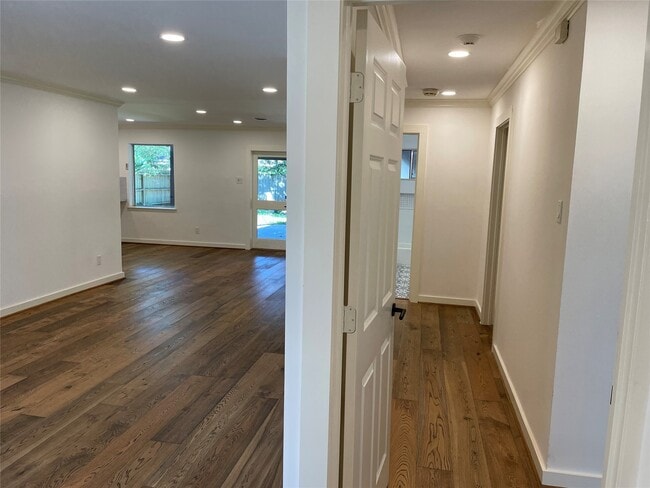 Building Photo - 5518 Indigo St
