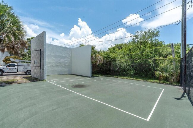 Building Photo - 11566 7th Ln N